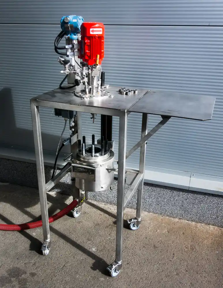Labor Rührdruckautoklav aus Hastelloy C22, Arbeitsvolumen 0,5 L, Betriebstemperatur von -20 bis 300°C, Druck von -1 bis 200 bar