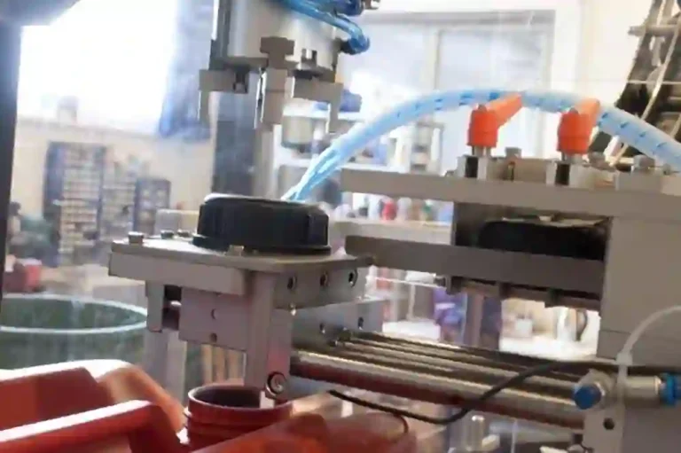 Automatische lineare Verschließmaschine CAPLINE CN