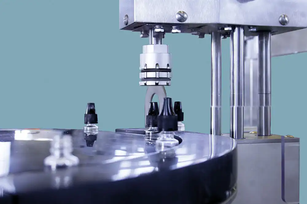 Filling and capping monoblock COMPACT for small ampoules