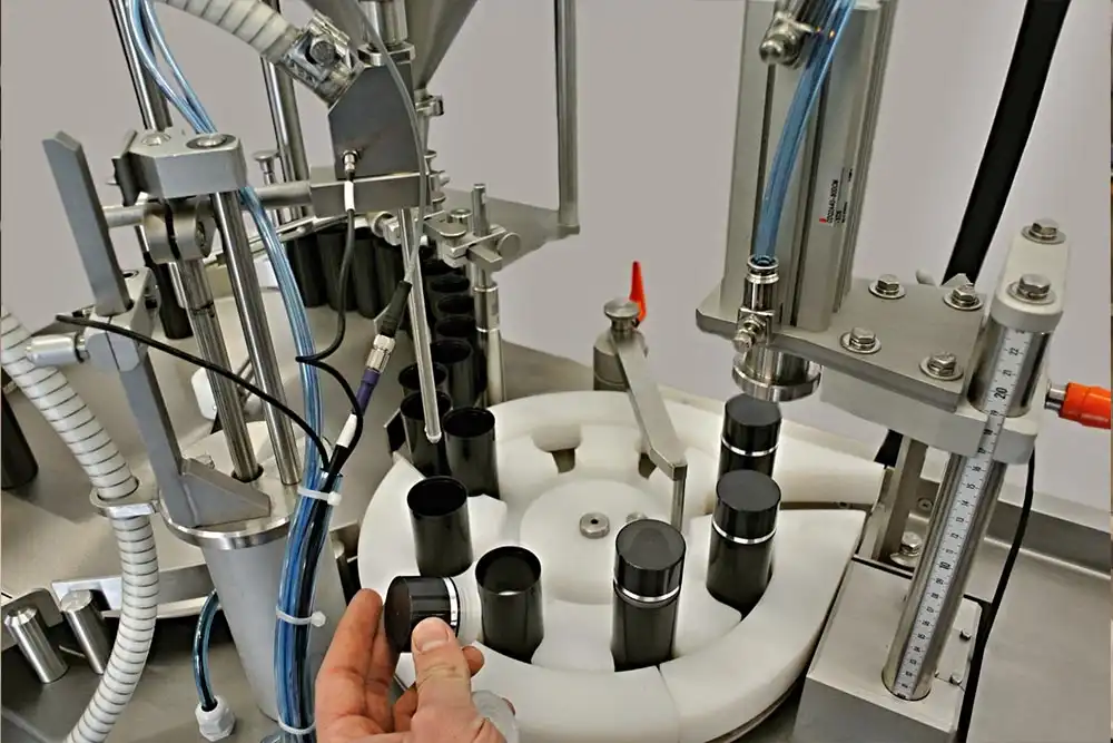 Filling and capping monoblock COMPACT for small ampoules