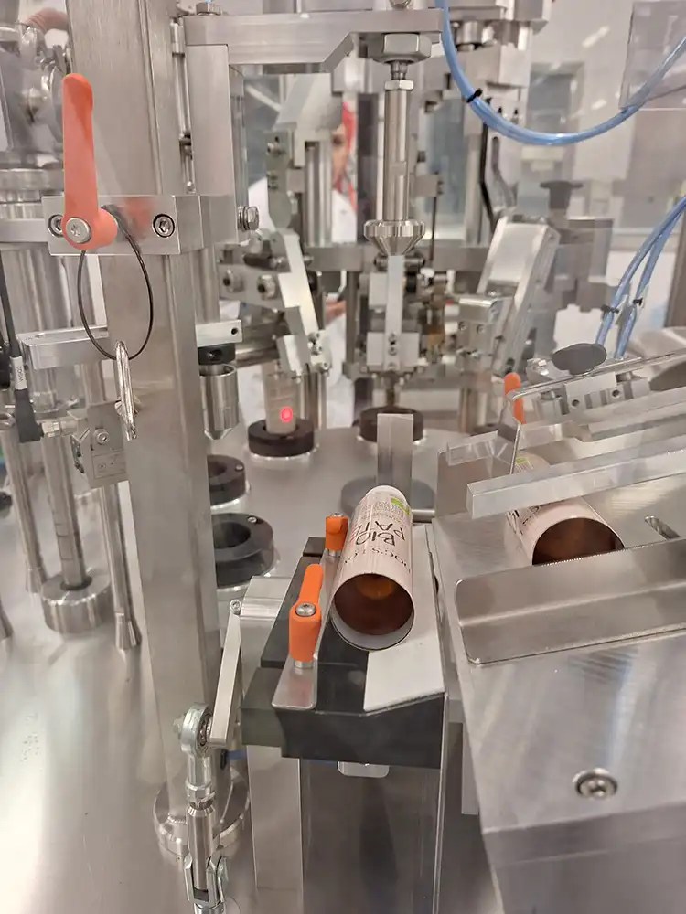 Commissioning of the tube filling and sealing machine for metal and plastic tubes in Pöttelsdorf, Austria