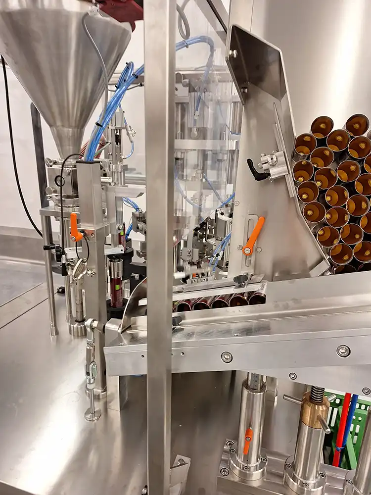 Commissioning of the tube filling and sealing machine for metal and plastic tubes in Pöttelsdorf, Austria